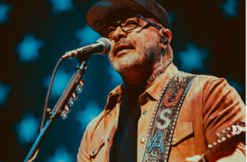Aaron Lewis Biography: Age, Education, Net Worth, Wife, Children & Achievement